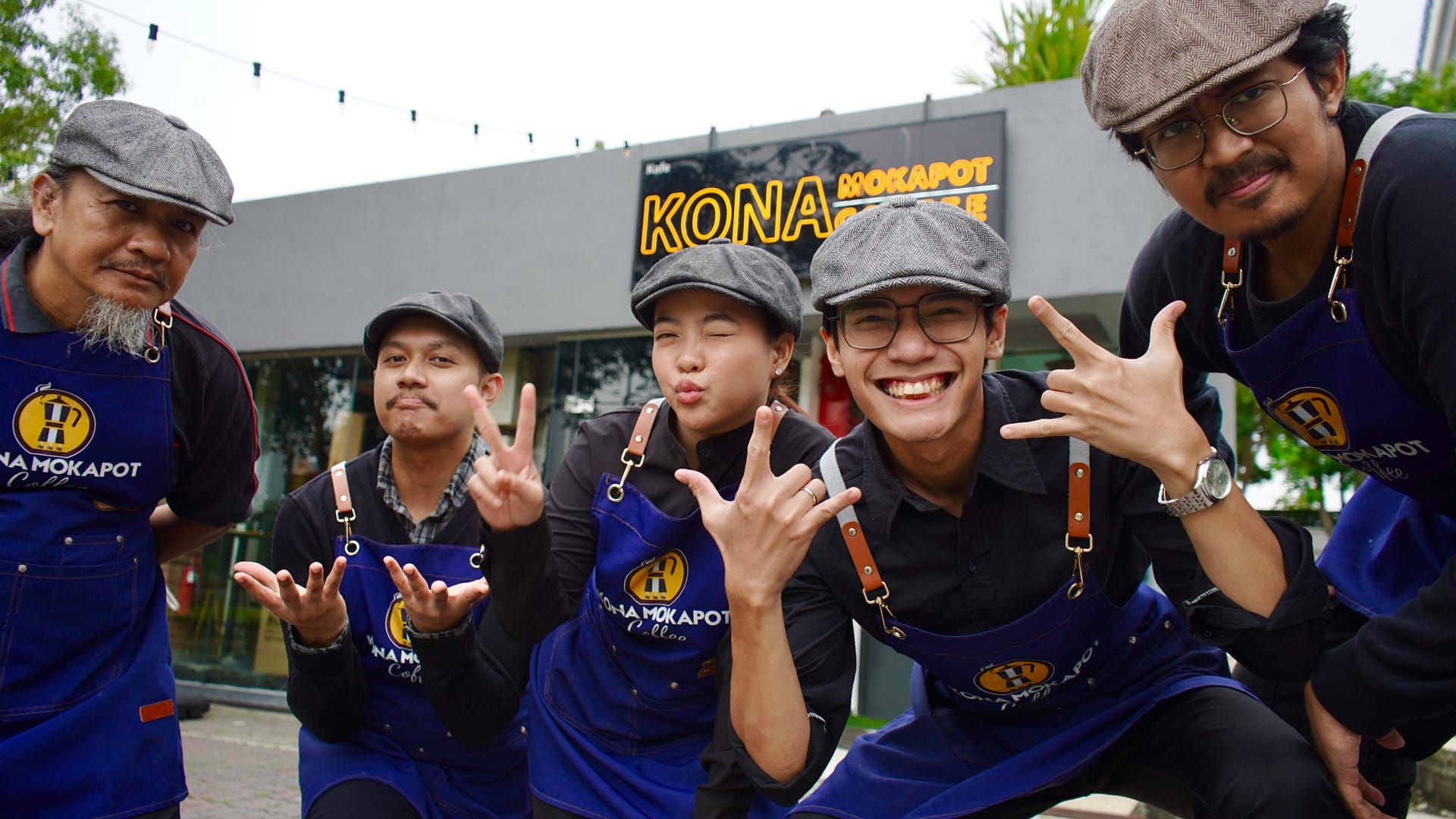 Kona Mokapot Coffee barista team in front of the cafe